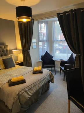 THE PROMENADE SUITE - 2 min walk to the lovely beach front promernade of llandudno